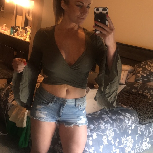 Green Wrap Crop Top - Picture 3 of 3